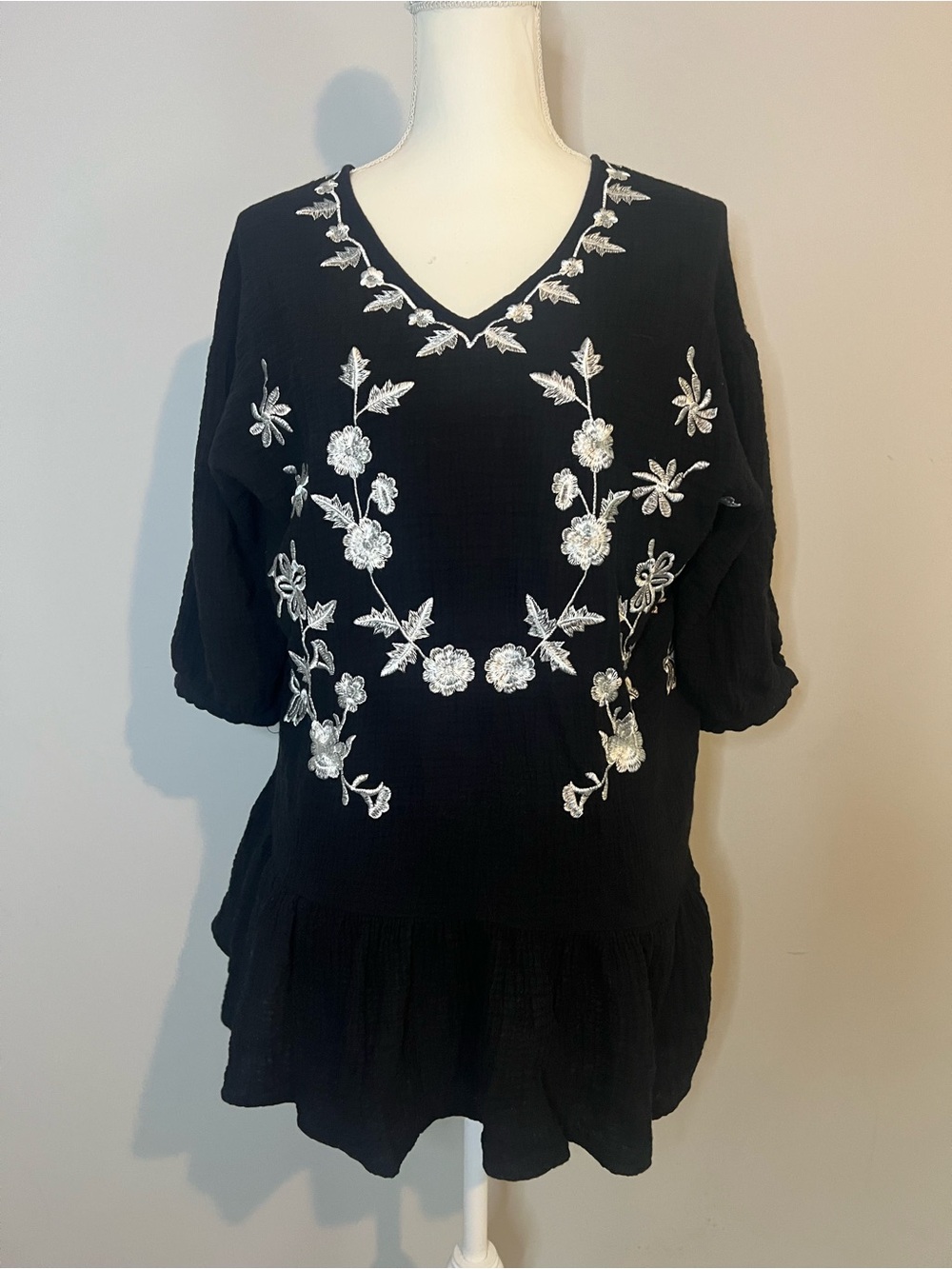 Kye Mi Embroidered Tunic Womens Size Medium